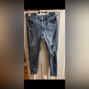 Light blue levis jeans!